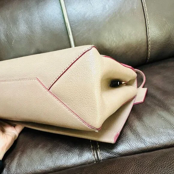 Louis Vuitton Lockme II Turtledove - Picture 9 of 16